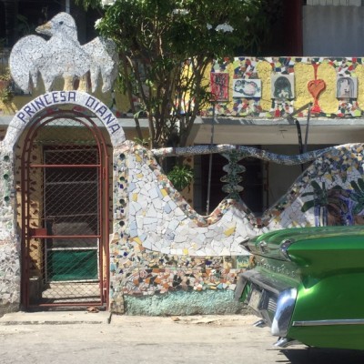 Kuba: Daiquiri s Hemingwayom a prečo tu nekráčajte popod balkóny